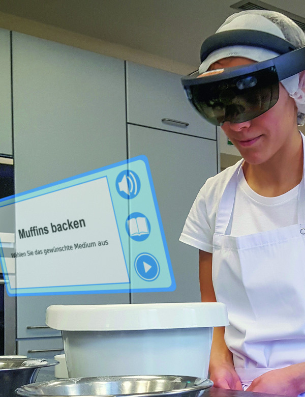 Bild Frau mit VR-Brille Virtuelle Realität