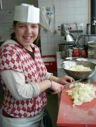 Bild Frau Küche Zwiebeln schneiden